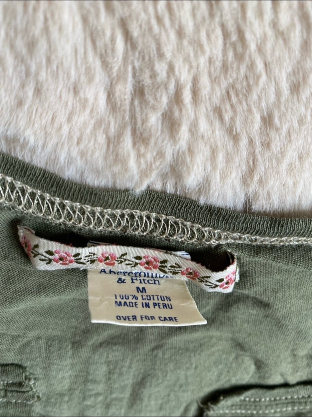 Y2k Abercrombie & Fitch Olive Green Classic Graphic Women's Top - Picture 2 of 3